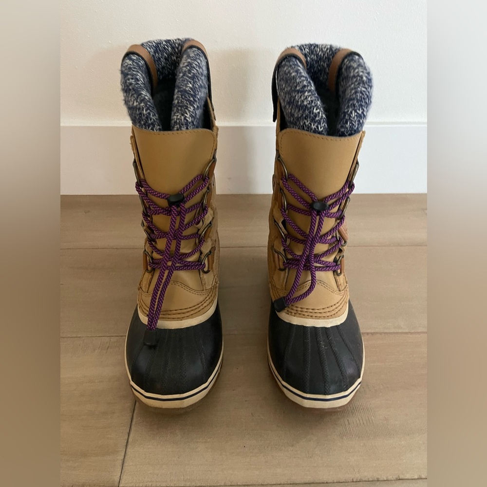 Sorel Tan Black Winter Boots with Purple Laces